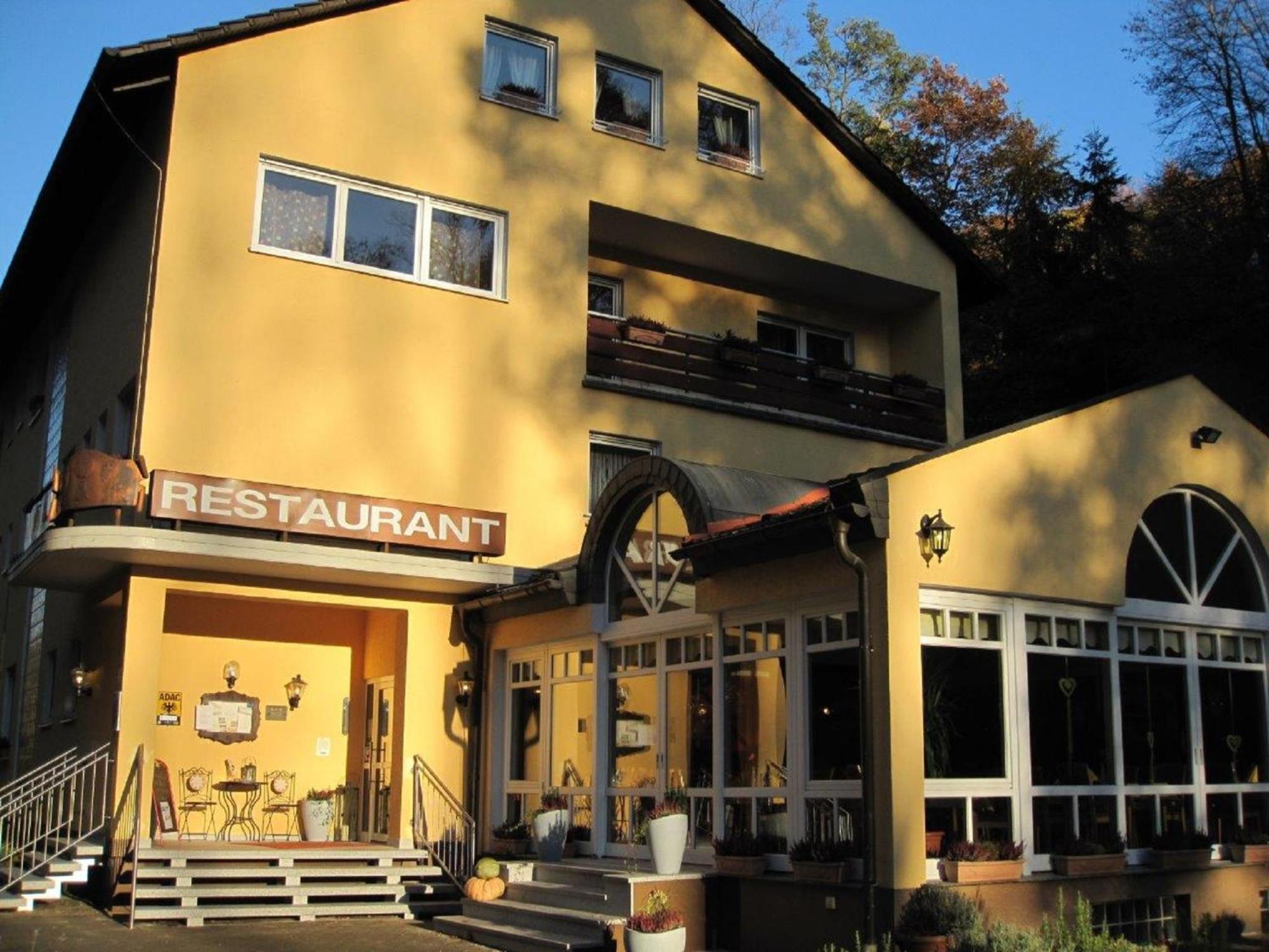 Hotel Goldbaechel Wachenheim an der Weinstraße Exterior foto